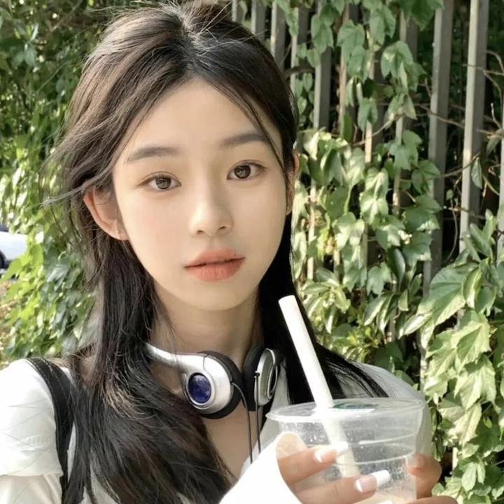 月半爱丽丝
